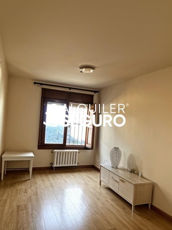 Bedroom of Flat to rent in Torrecaballeros  with Heating and Storage room