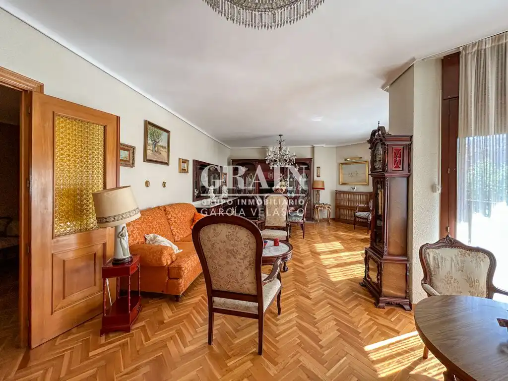 Sala d'estar de Pis en venda en Albacete amb Calefacció, Parquet i Traster
