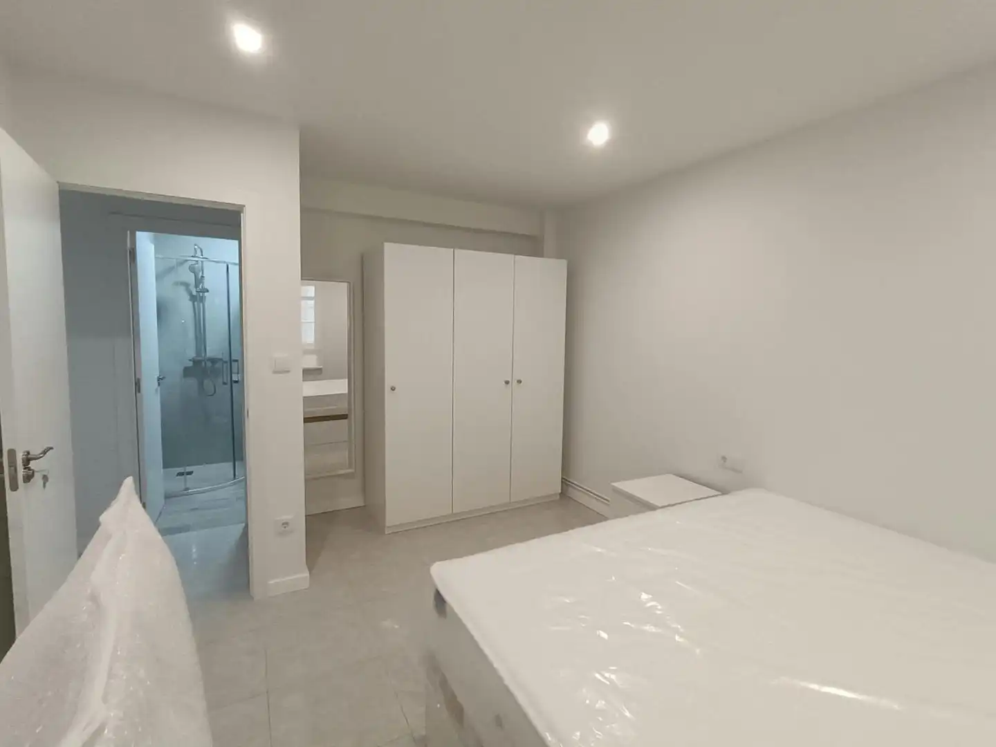 Habitación de Piso para compartir en Ourense Capital  con Calefacción, Terraza y Amueblado