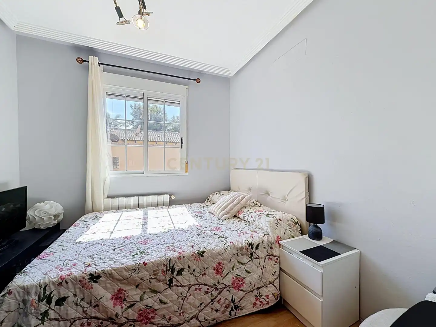 Dormitori de Casa o xalet en venda en Torrevieja amb Aire condicionat, Jardí privat i Piscina