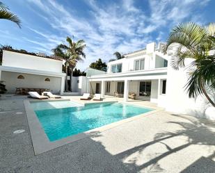 Swimming pool of House or chalet to rent in Marbella  with Air Conditioner, Heating and Private garden