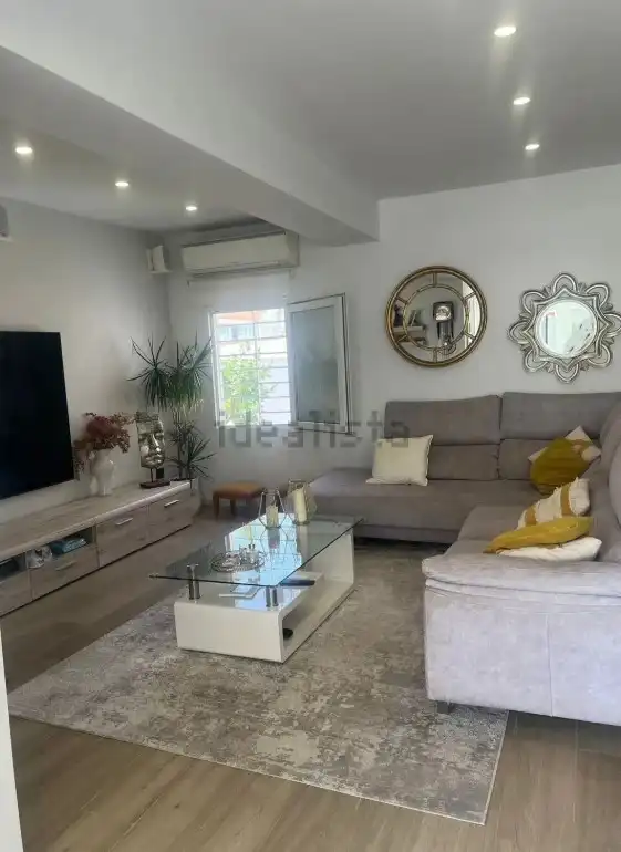 Sala d'estar de Casa o xalet en venda en L'Eliana amb Aire condicionat, Jardí privat i Terrassa