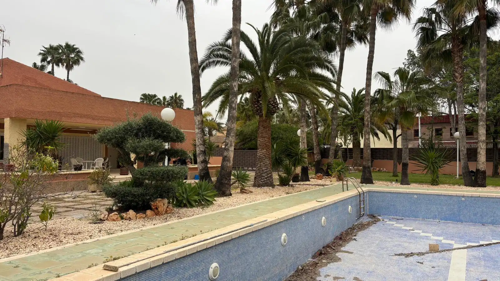 Piscina de Casa o xalet en venda en Elche / Elx amb Jardí privat, Terrassa i Piscina