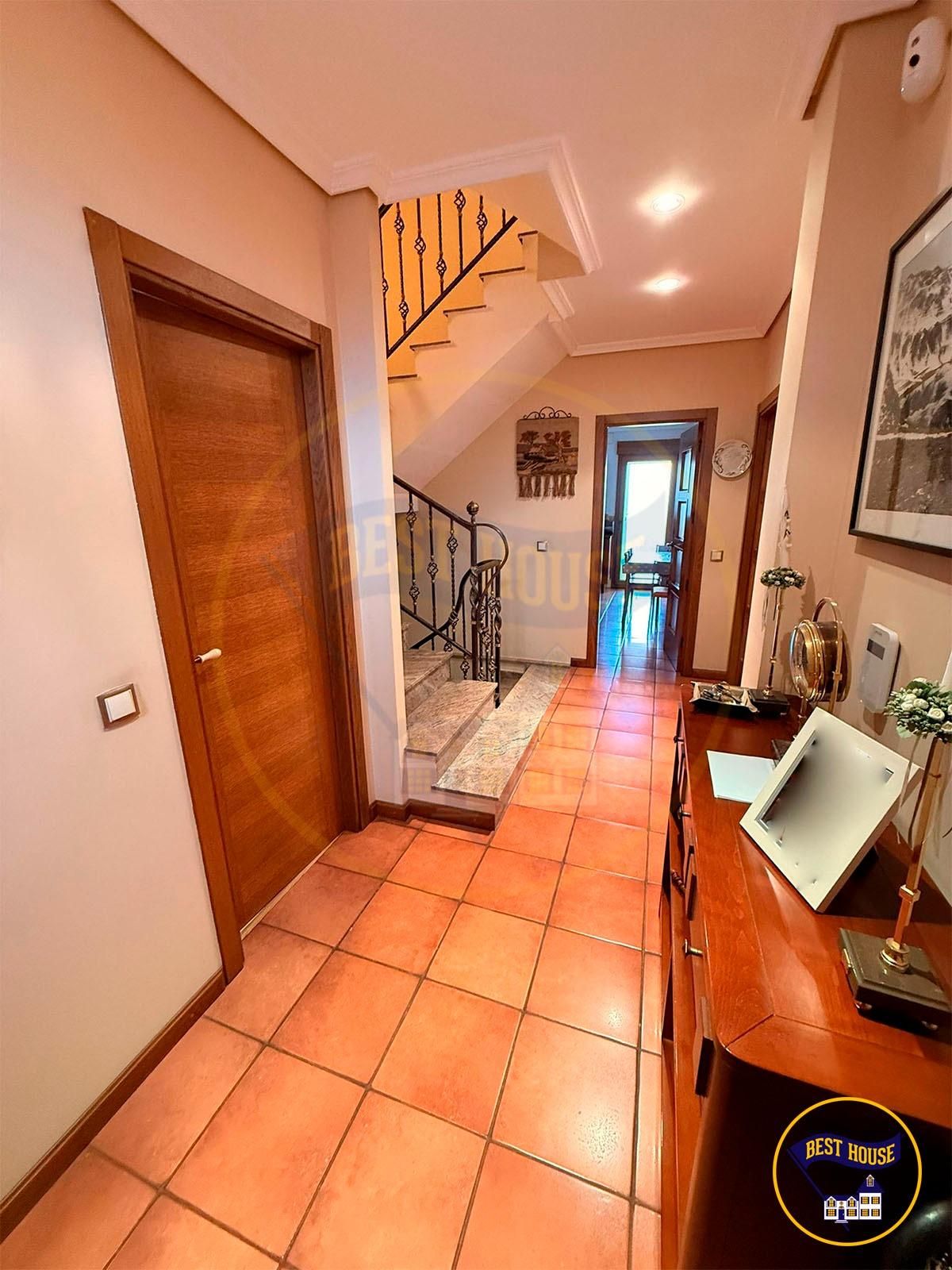 Casa adosada en venda en Cuenca Capital amb Terrassa, Moblat i Balcó