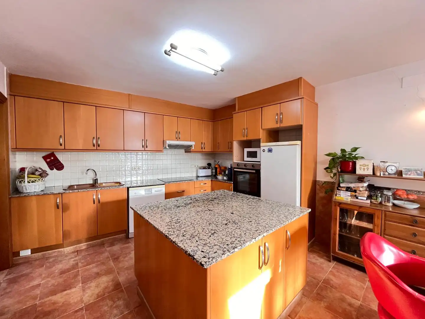 Cocina de Casa o chalet en venta en Vilanova i la Geltrú con Calefacción, Terraza y Piscina
