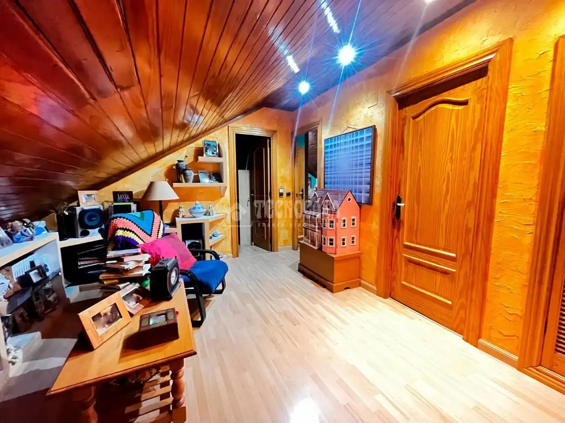 Casa adosada en venta en Sobradiel con Calefacción y Jardín privado