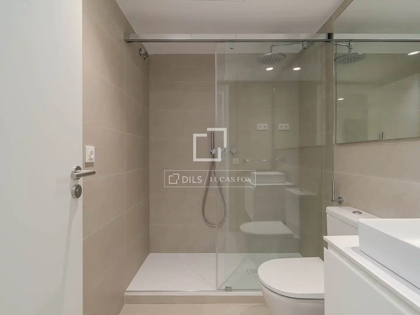 Bathroom of Flat for rent in Barcelona  with Air Conditioner, Parquet flooring and Furnished