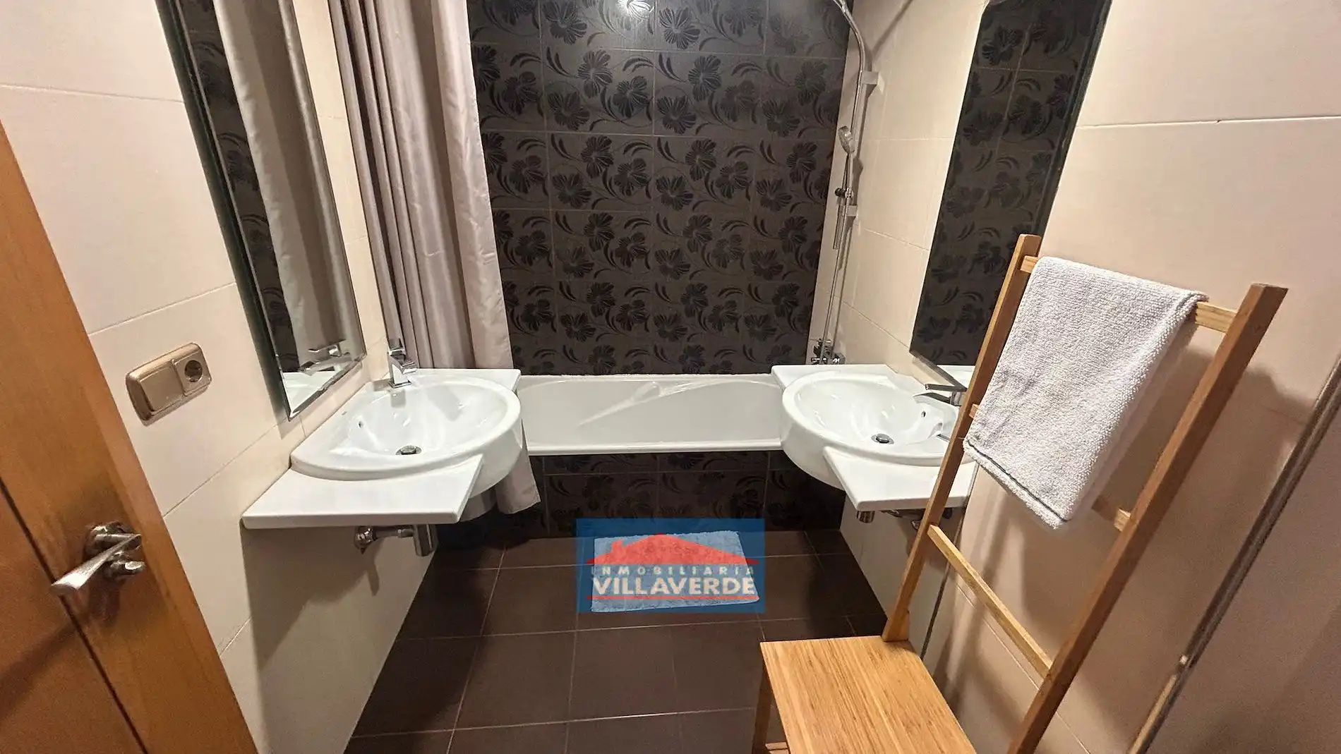 Bathroom of Flat for sale in Cangas   with Storage room