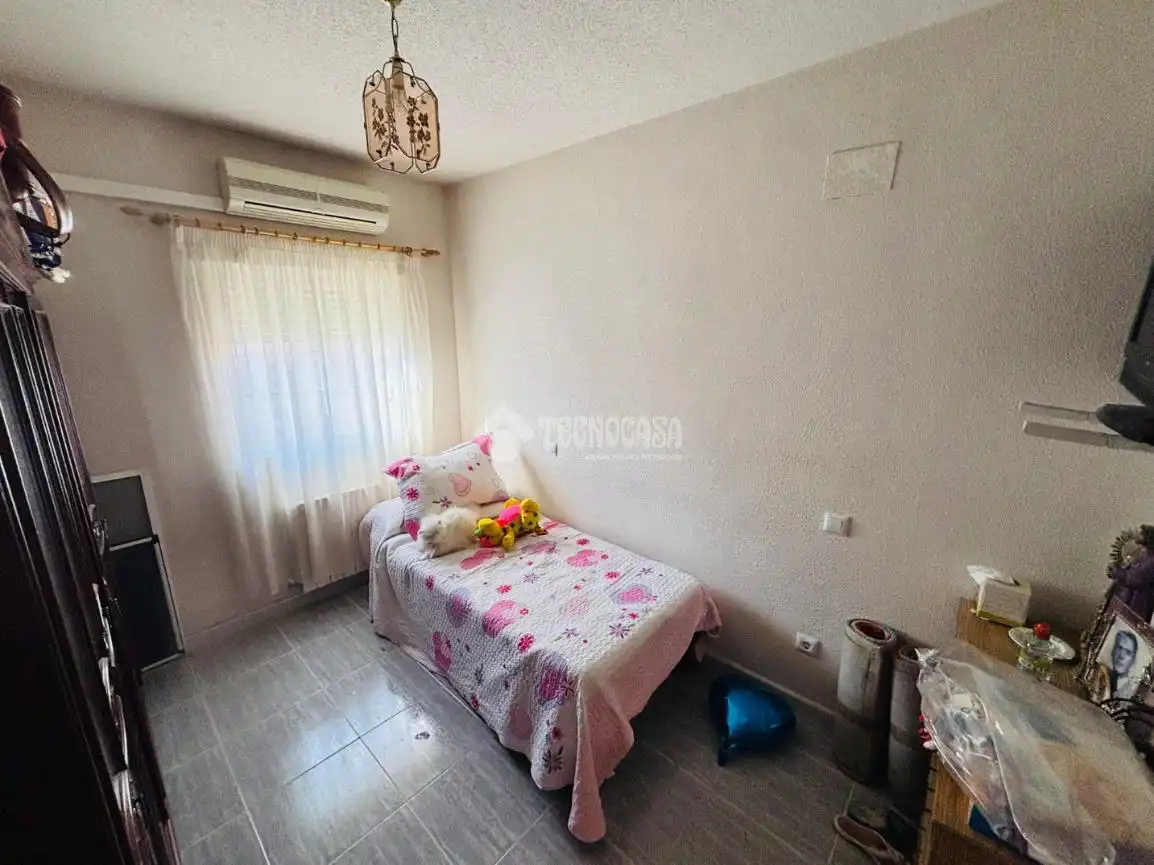 Habitación de Casa adosada en venta en Escalona con Aire acondicionado, Calefacción y Amueblado