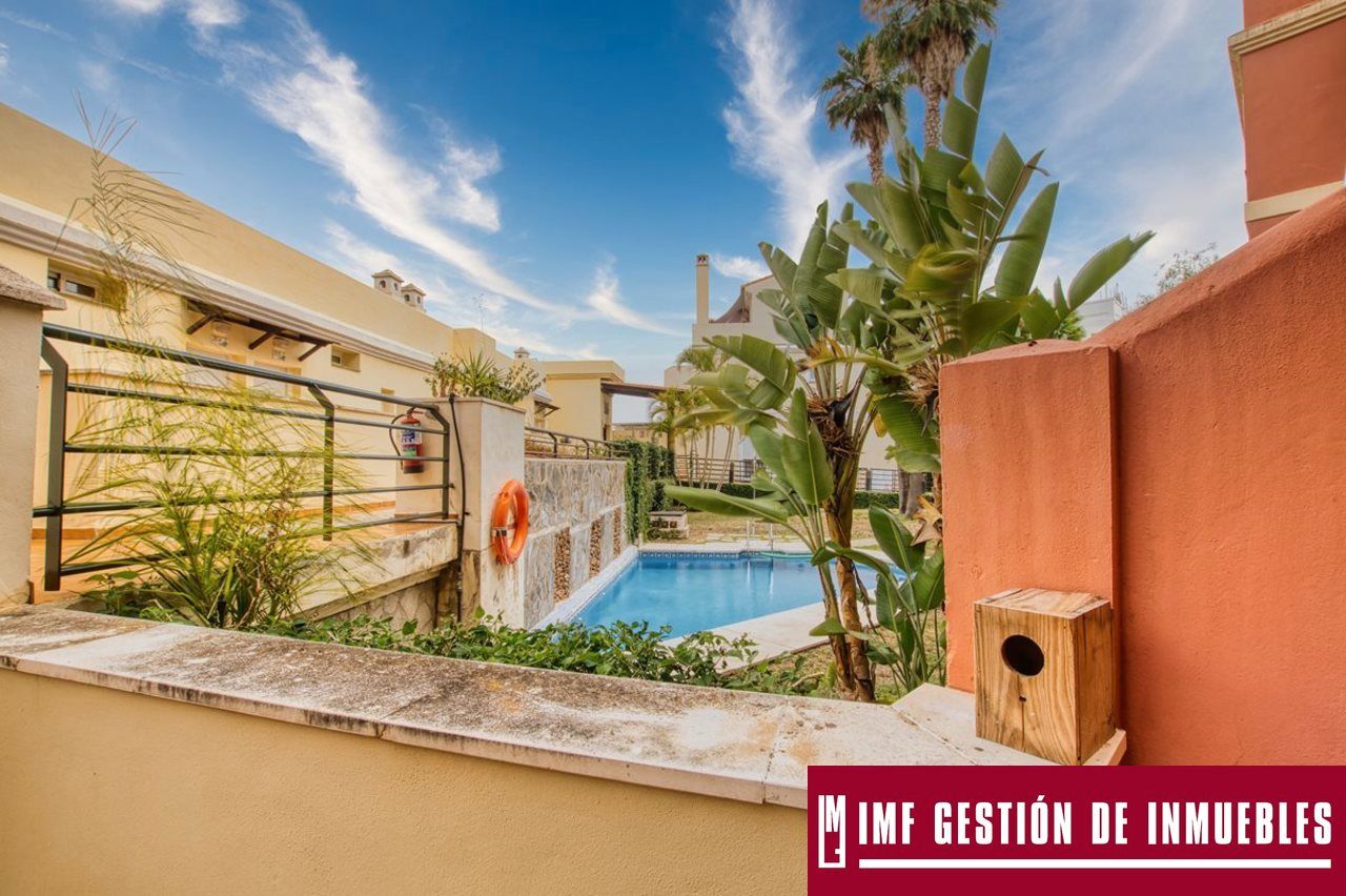 Vista exterior de Estudi en venda en Rincón de la Victoria amb Terrassa, Moblat i Piscina comunitària