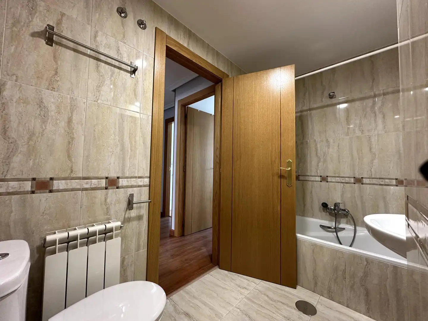 Baño de Apartamento en venta en León Capital  con Calefacción y Terraza