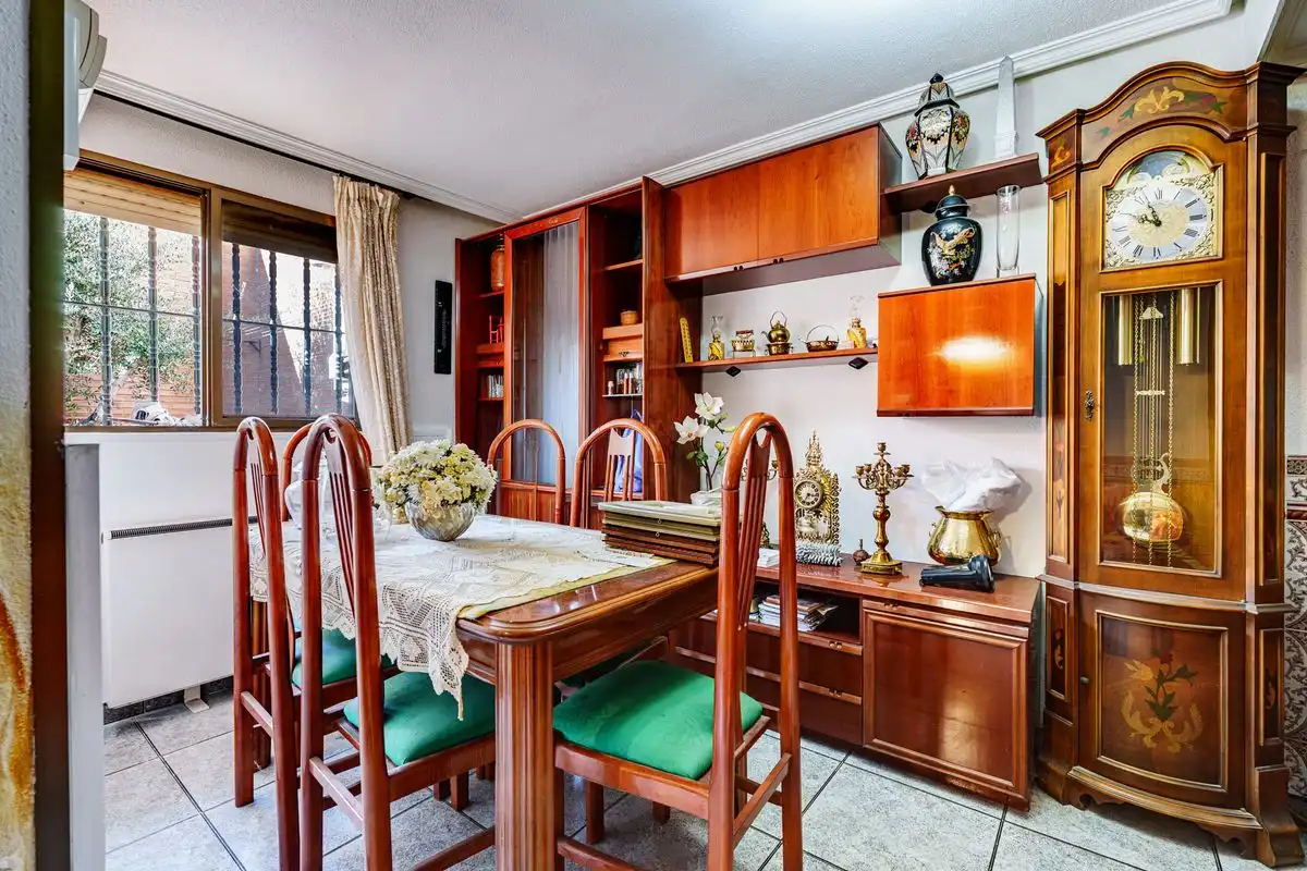 Comedor de Casa adosada en venta en Alcalá de Henares con Aire acondicionado, Calefacción y Jardín privado