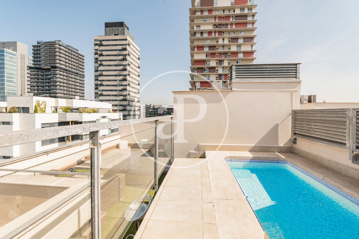 Piscina de Dúplex en venda en  Madrid Capital amb Aire condicionat, Calefacció i Jardí privat