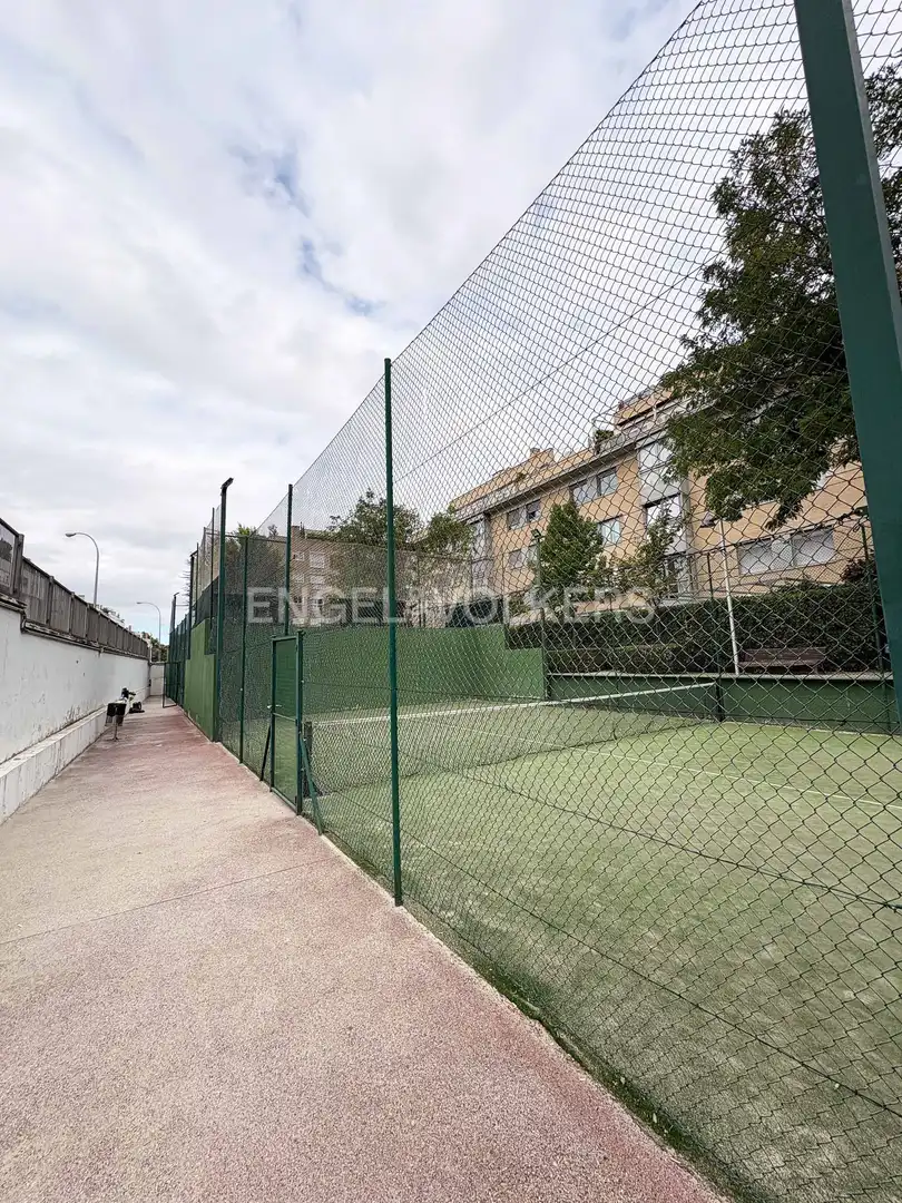 Exterior view of Ground floor for rent in Madrid  with Air Conditioner, Heating and Private garden