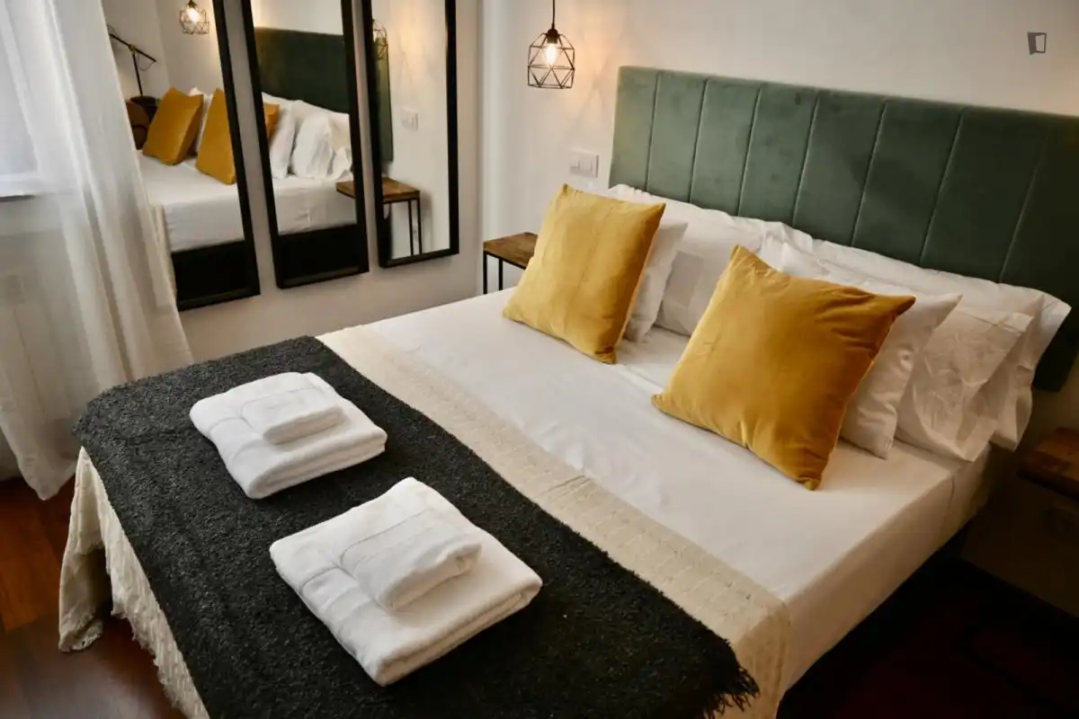 Dormitori de Apartament de lloguer en Madrid amb Aire condicionat, Calefacció i Moblat