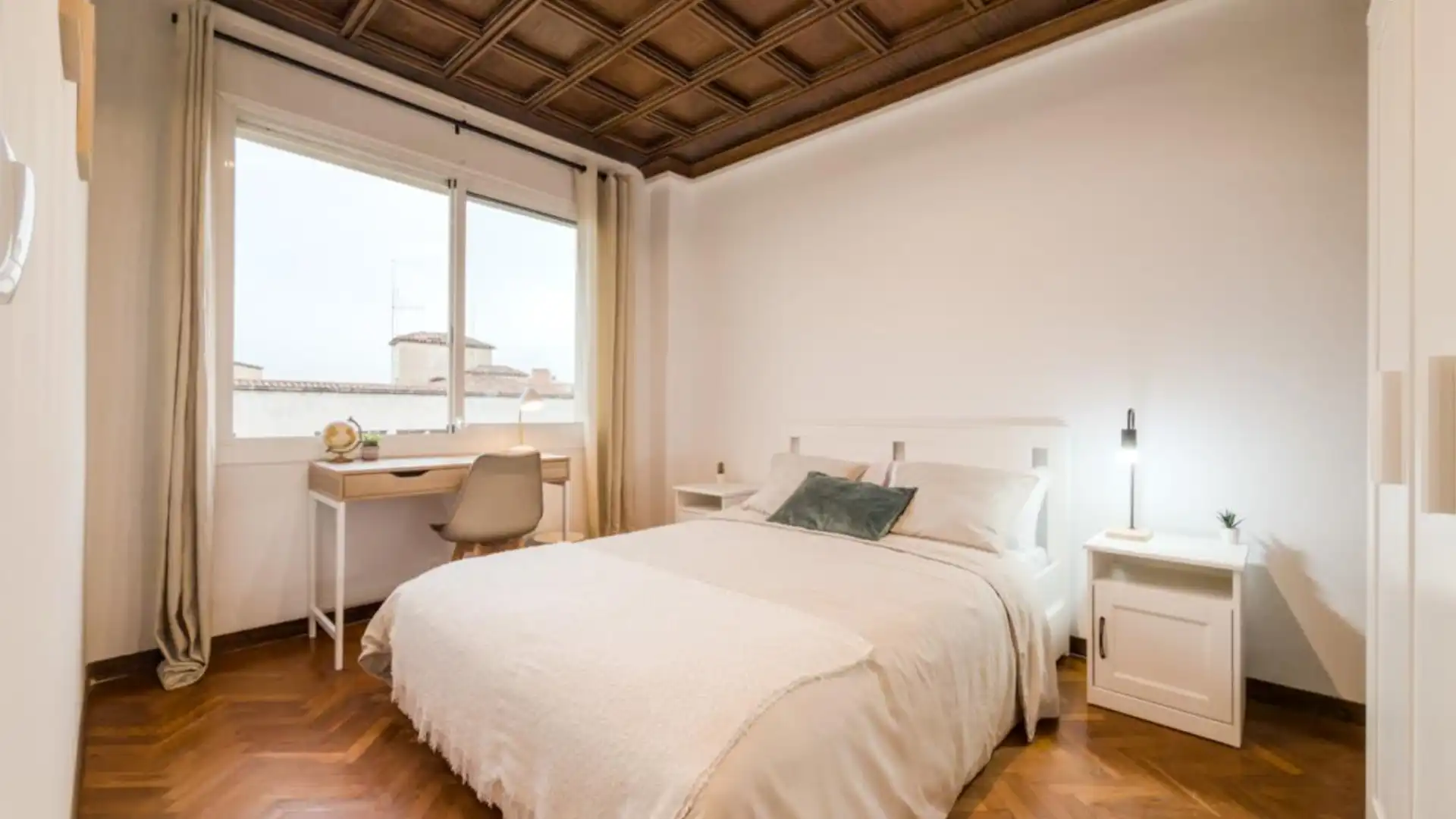 Bedroom of Apartments for share in  Barcelona Capital  with Furnished, Oven and Washing machine