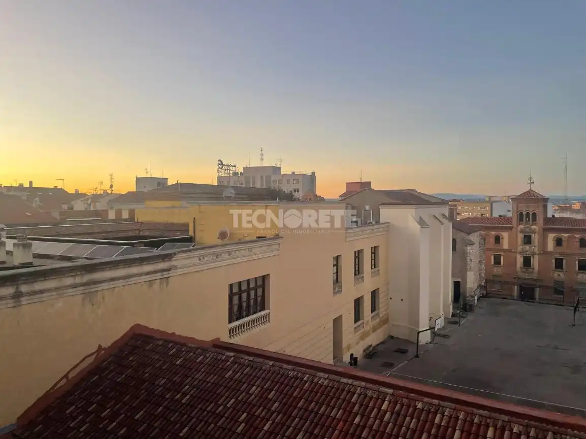 Vista exterior de Pis en venda en Guadalajara amb Aire condicionat, Terrassa i Traster