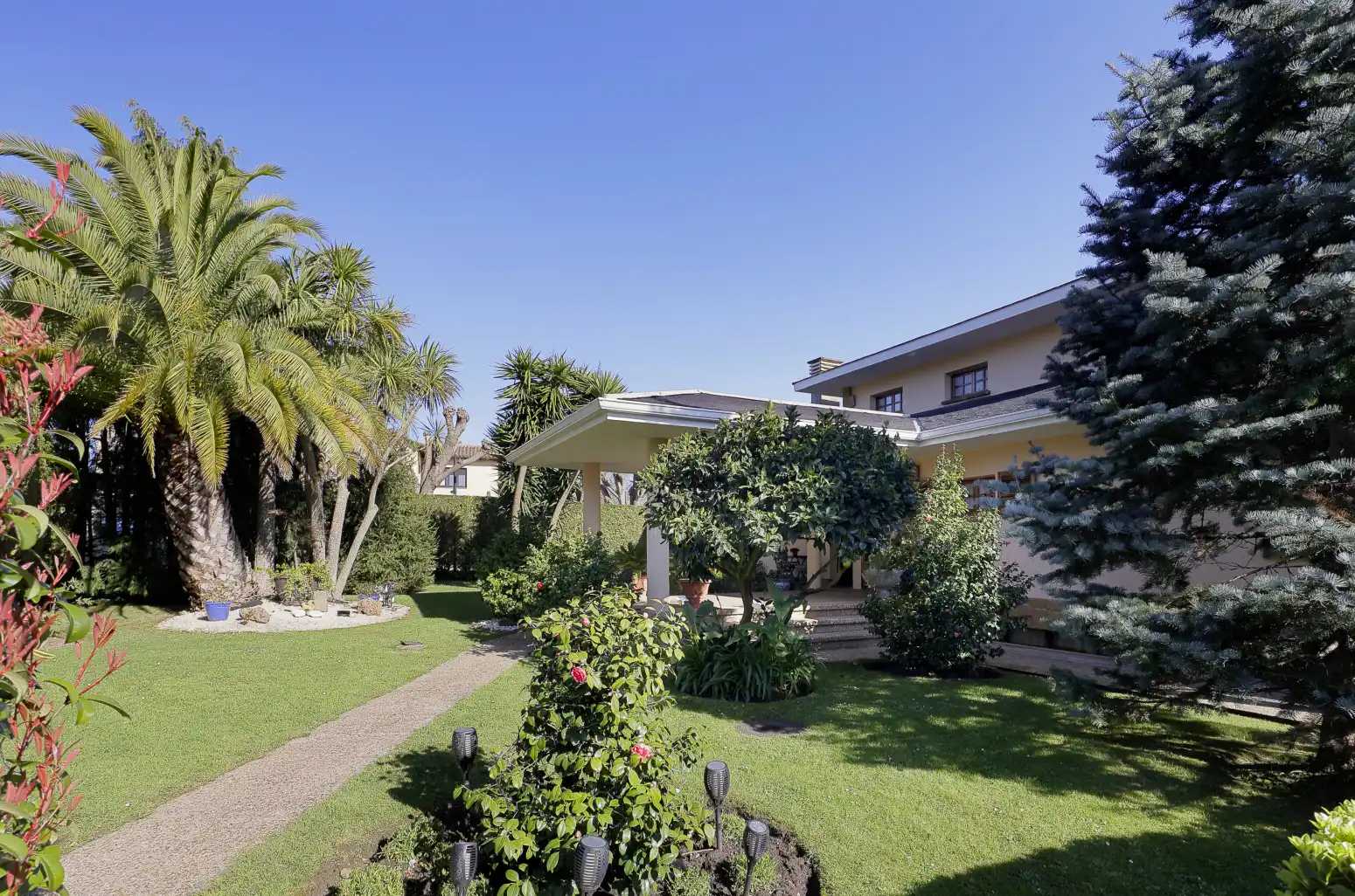 Jardí de Casa o xalet en venda en Gijón  amb Calefacció, Jardí privat i Parquet