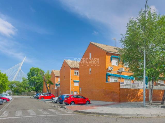 Casa adosada en Venta en Santa María de Benquerencia