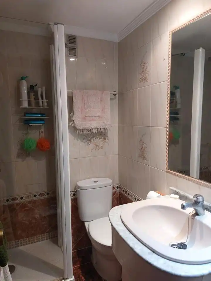 Baño de Piso de alquiler en Cádiz con Balcón