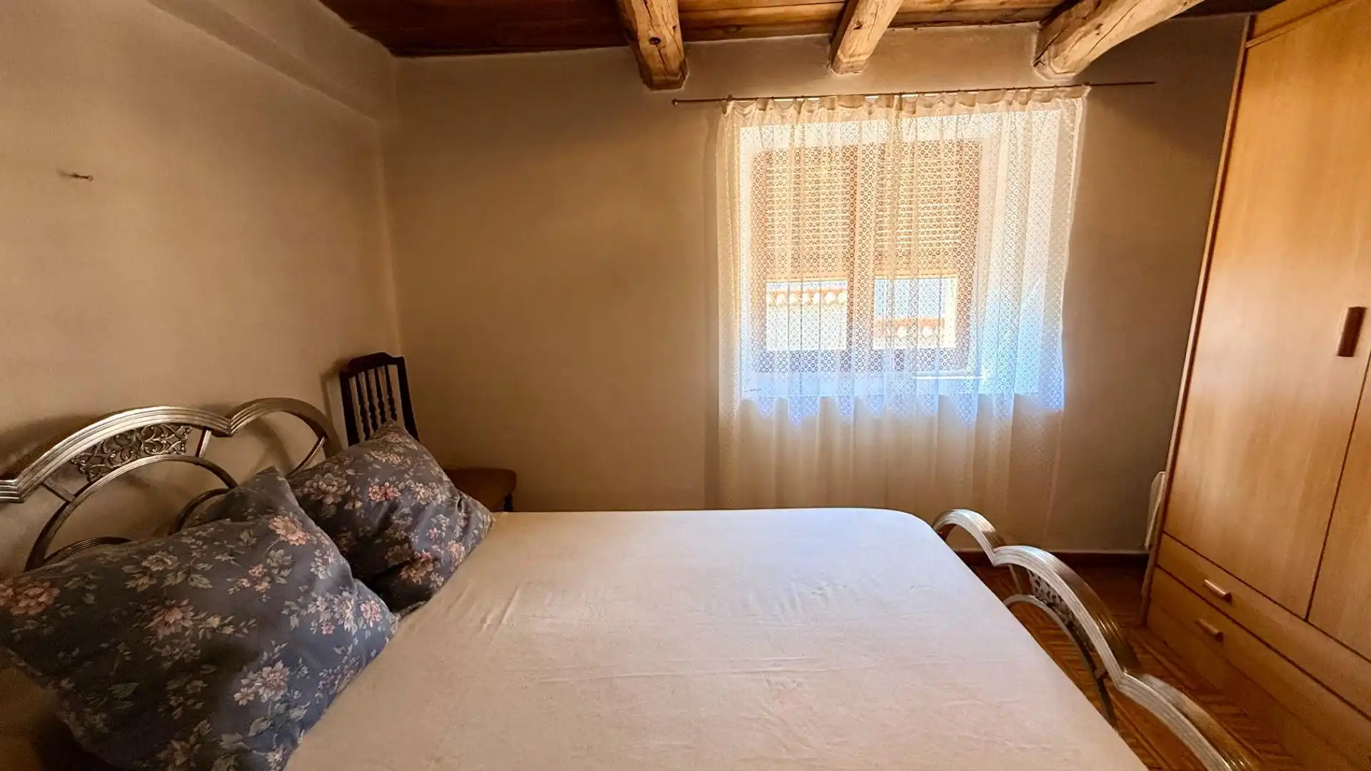 Dormitori de Casa o xalet en venda en Torrecilla del Pinar amb Jardí privat, Traster i Moblat