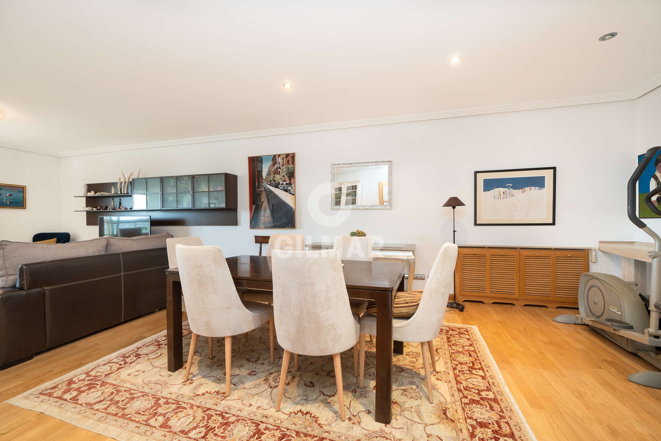Comedor de Piso en venta en  Madrid Capital con Calefacción, Jardín privado y Trastero