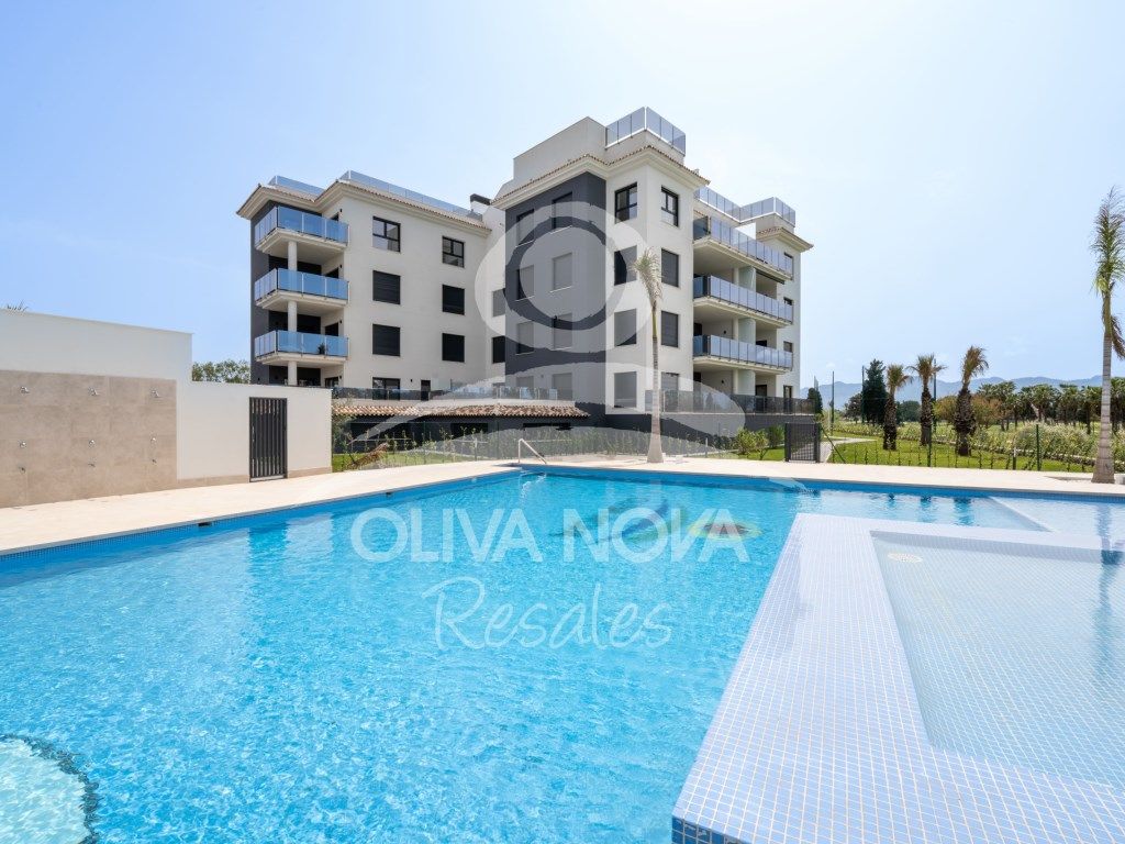 Piscina de Apartament en venda en Oliva amb Piscina comunitària