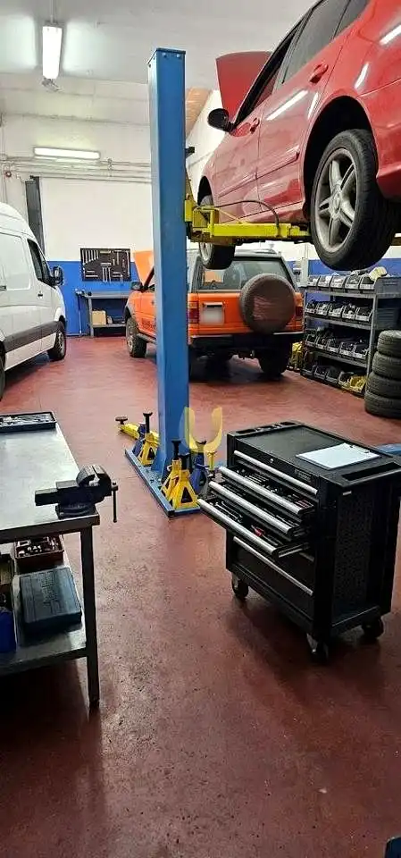 Parkplatz von Fabrikhallen zur Miete in Fuenlabrada