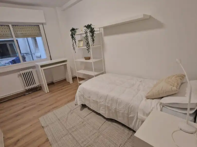 Bedroom of Flat for share in Centro