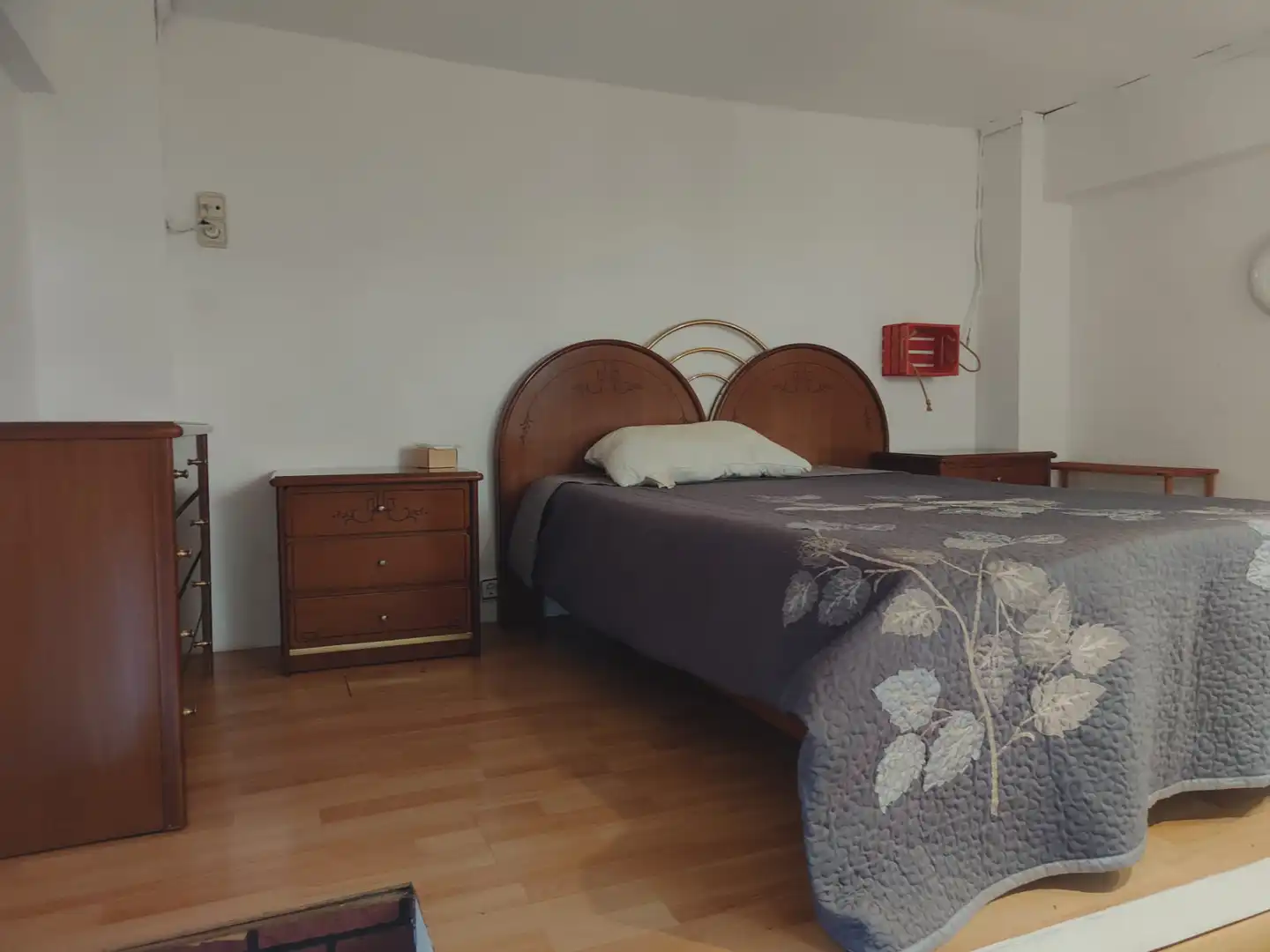 Dormitori de Apartament de lloguer en Zaragoza amb Calefacció, Parquet i Moblat