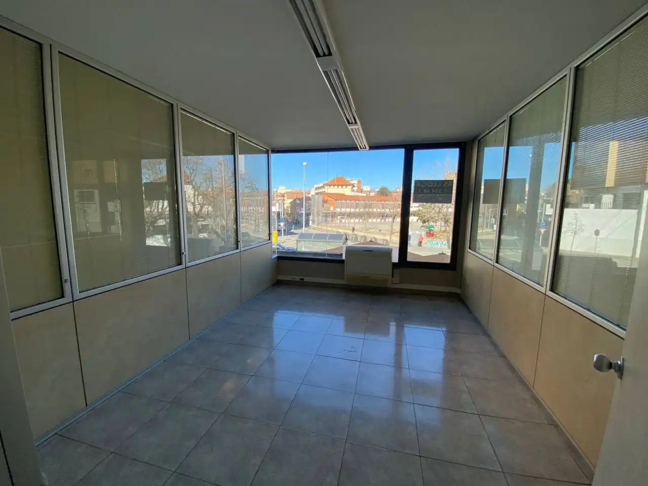 Gewerbefläche zur Miete in Avenida Sant Iscle, imagen 13