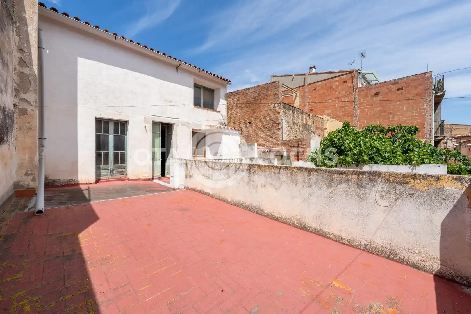 Casa adosada en venda a Carrer D' AVALL, Montbrió del Camp