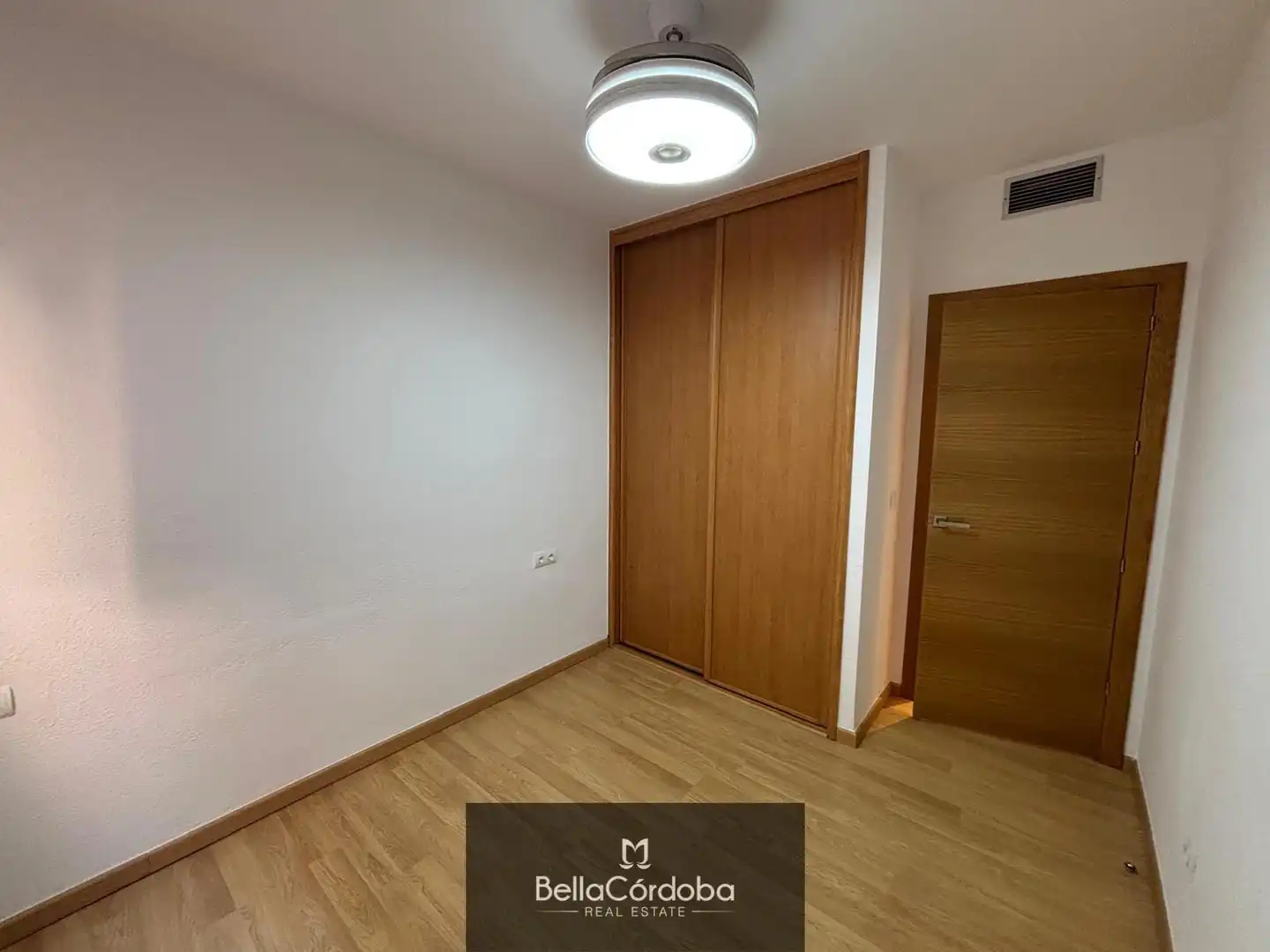 Wohnung zur Miete in Córdoba mit Klimaanlage, Heizung und Terrasse
