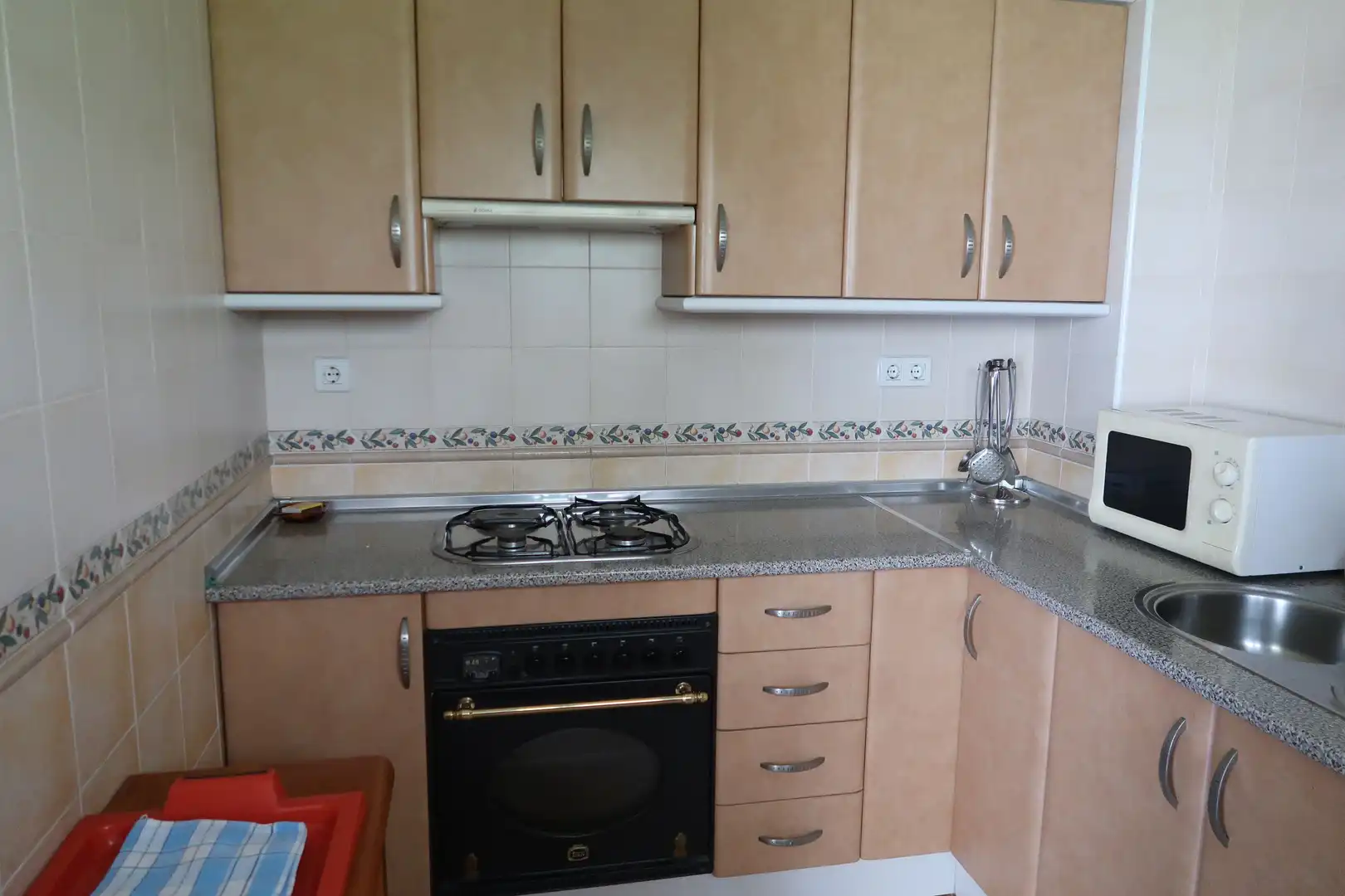 Cuina de Apartament de lloguer en Almuñécar amb Aire condicionat, Calefacció i Terrassa