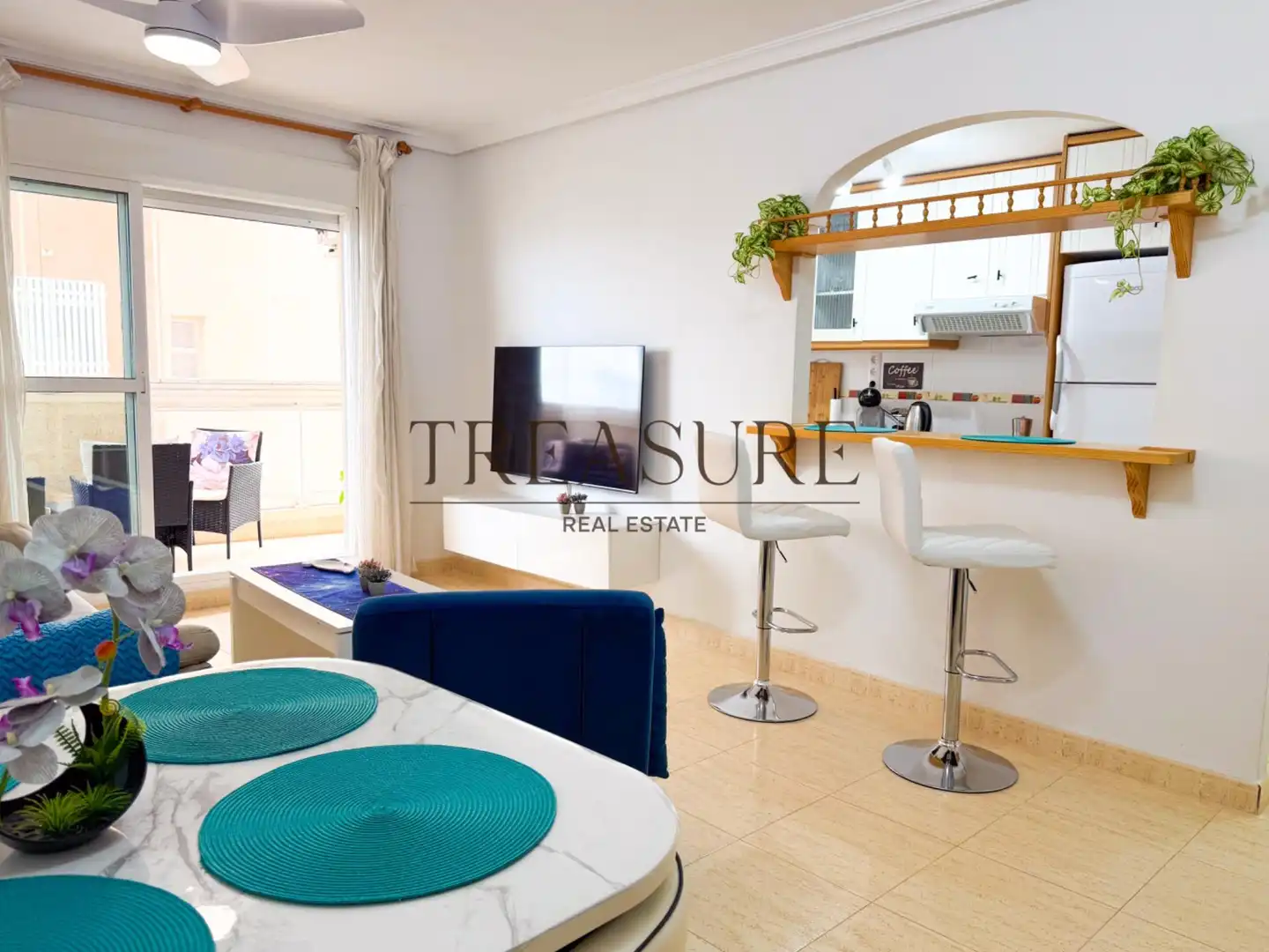 Sala d'estar de Apartament en venda en La Manga del Mar Menor amb Aire condicionat, Terrassa i Moblat
