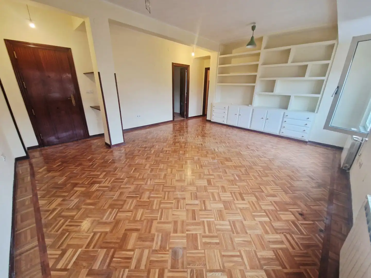Sala de estar de Piso en venta en Avilés con Calefacción, Parquet y Trastero