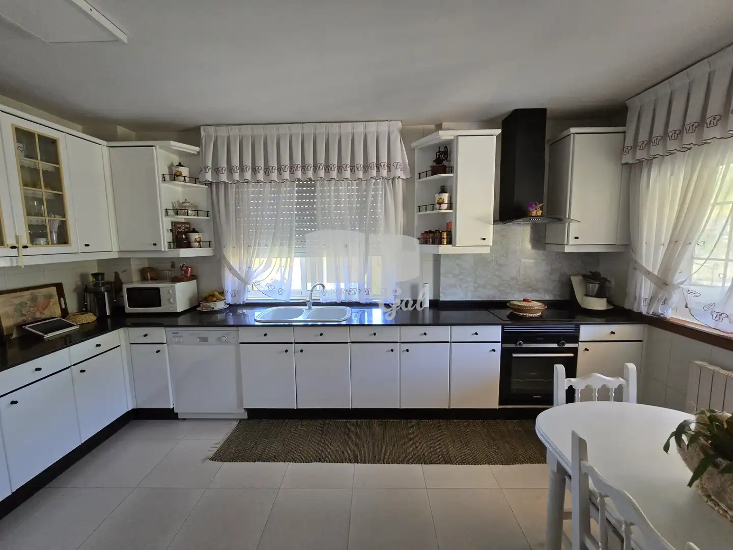 Cocina de Casa o chalet en venta en Vigo  con Calefacción, Jardín privado y Terraza