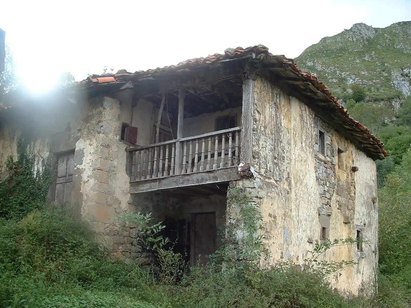 Casa in vendita a Parres