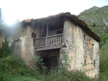 House for sale in Parres