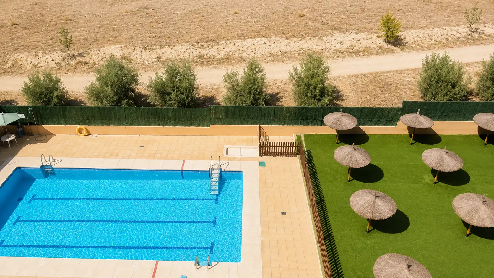 Schwimmbecken von Wohnung zur Miete in Valdemoro mit Klimaanlage und Gemeinschaftspool