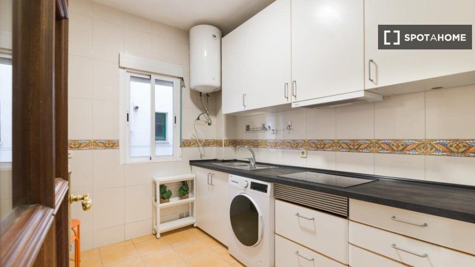 Kitchen of Flat to rent in  Madrid Capital  with Air Conditioner, Heating and Furnished
