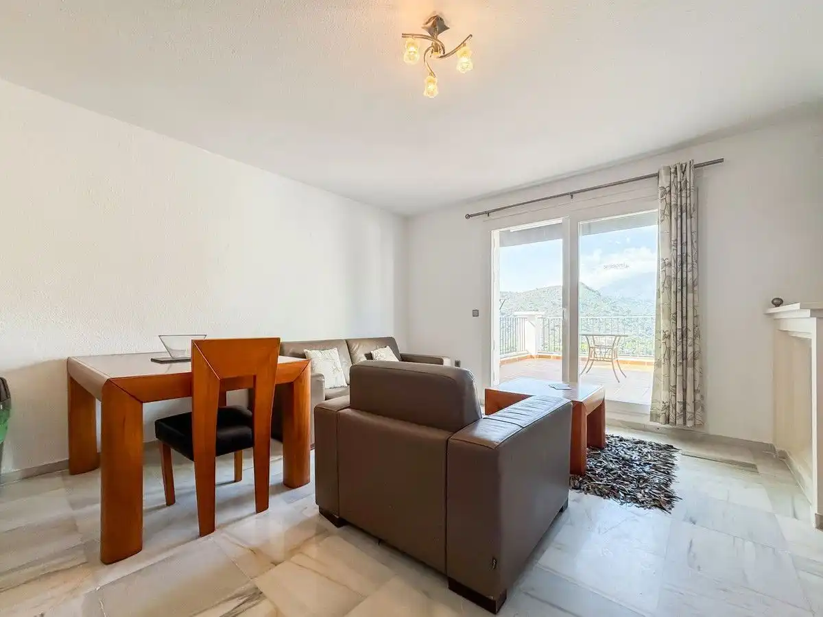 Sala d'estar de Apartament de lloguer en Estepona amb Calefacció, Terrassa i Moblat