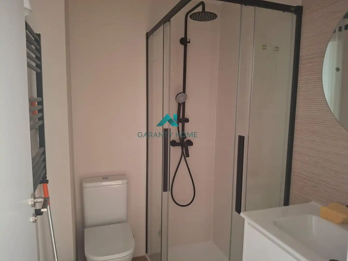 Bathroom of Flat for rent in Madrid  with Air Conditioner, Heating and Terrace