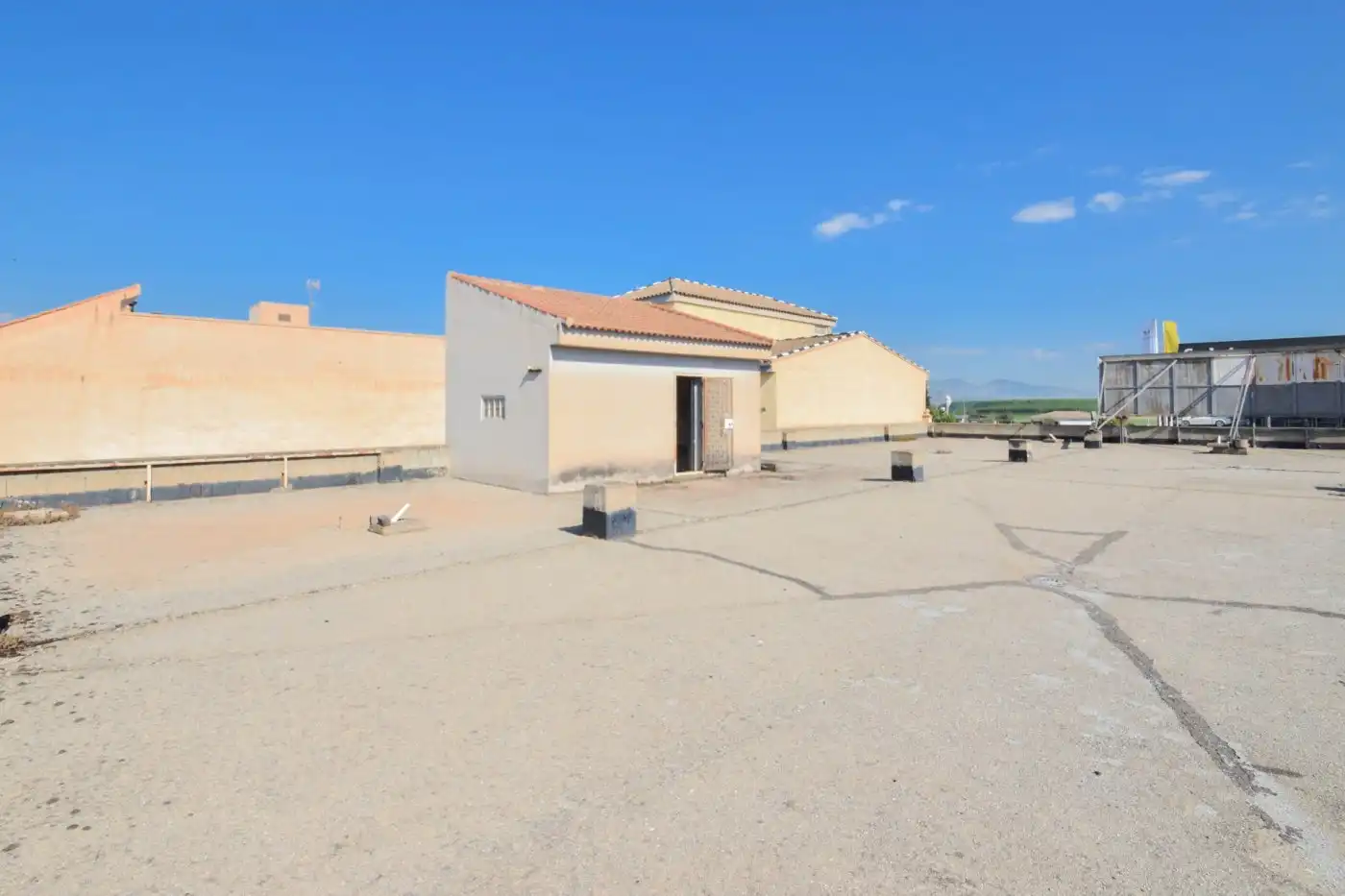 Vista exterior de Local en venda en Santa Fe amb Terrassa