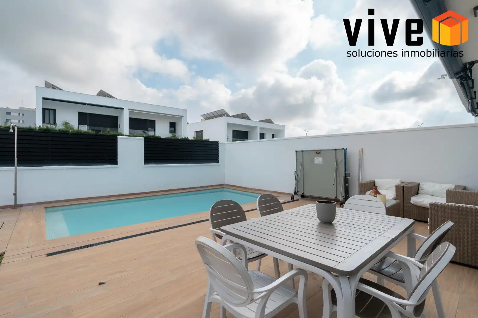 Terraza de Casa adosada en venta en Mairena del Aljarafe con Aire acondicionado, Calefacción y Jardín privado