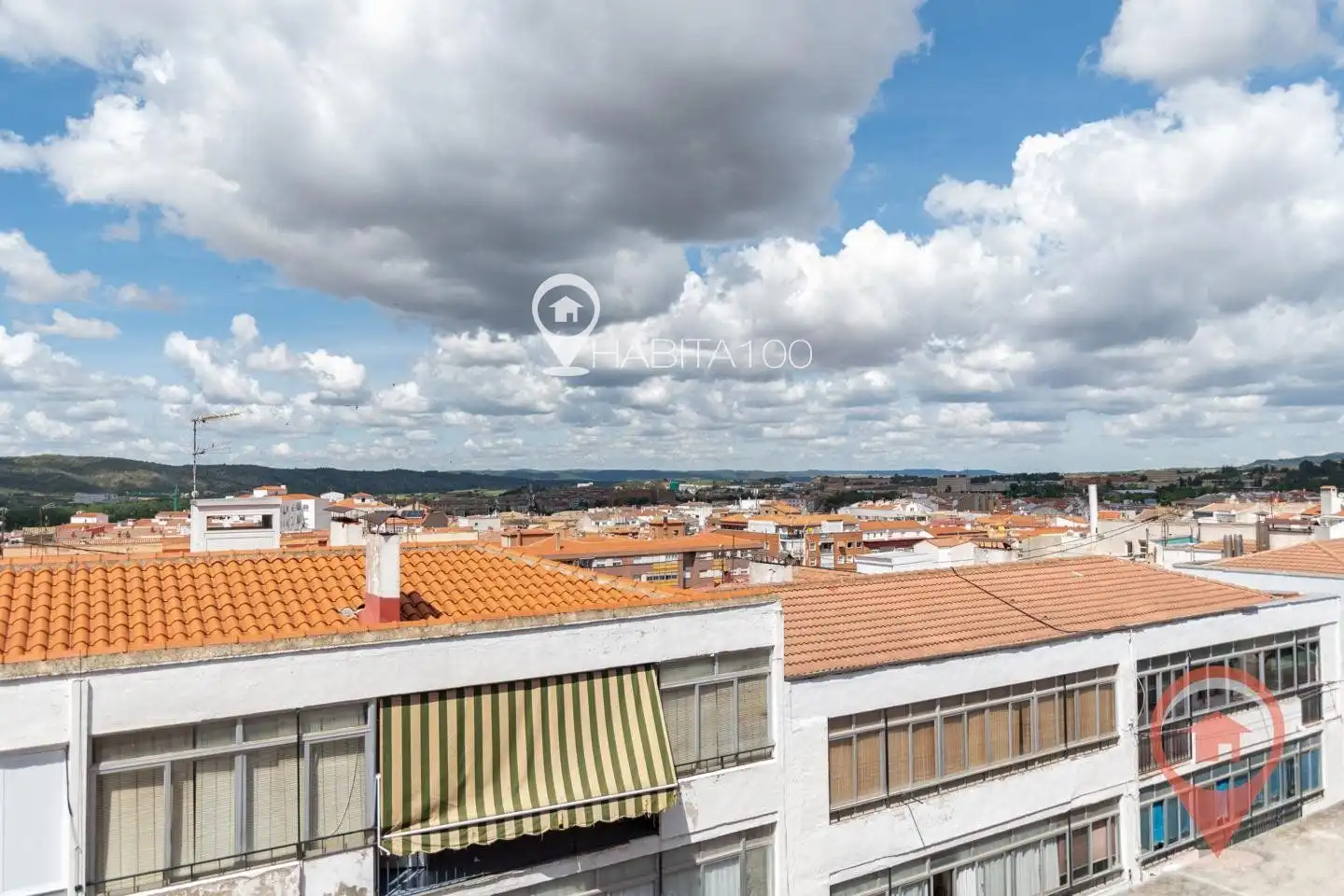 Außenansicht von Wohnung zum Verkauf in Cuenca mit Heizung, Terrasse und Abstellraum