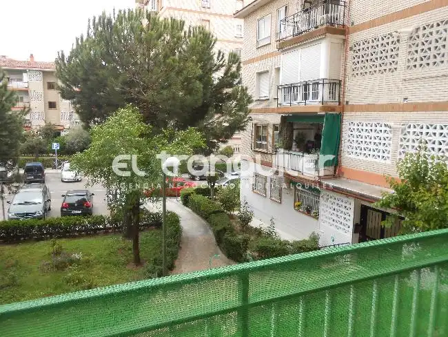 Vista exterior de Pis de lloguer en Madrid amb Terrassa, Moblat i Rentadora