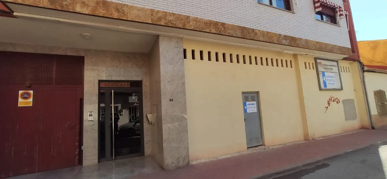 Gewerbefläche zum Verkauf in Calle JOSE CARIDE 24, imagen 2