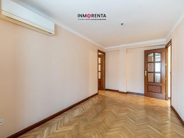 Apartament amb balcó en venda a Avenida MARQUES DE CORBERA