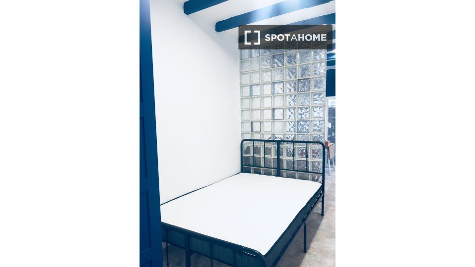 Dormitori de Pis de lloguer en  Barcelona Capital amb Aire condicionat, Calefacció i Moblat